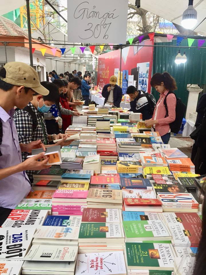 Hội sách mùa xuân là hoạt động thường niên thu hút đông đảo bạn đọc Hội sách mùa xuân là hoạt động thường niên thu hút đông đảo bạn đọc