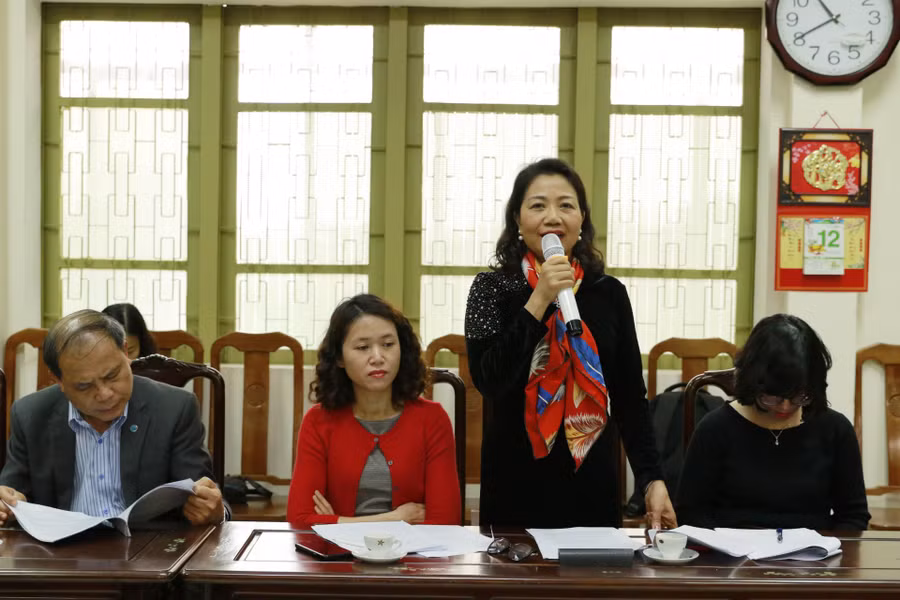 Đại biểu tham gia góp ý kiến cho buổi triển lãm tư liệu. Đại biểu tham gia góp ý kiến cho buổi triển lãm tư liệu.