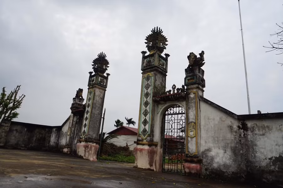 Cổng đình Phú Vĩnh