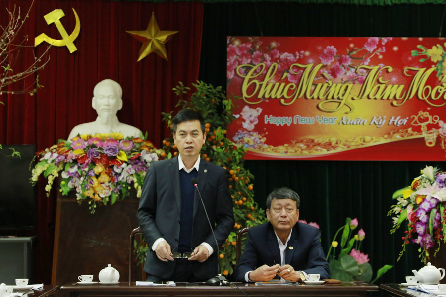 Cục trưởng Cục Văn thư và Lưu trữ nhà nước Việt Nam Đặng Thanh Tùng phát biểu tại buổi làm việc. Cục trưởng Cục Văn thư và Lưu trữ nhà nước Việt Nam Đặng Thanh Tùng phát biểu tại buổi làm việc.