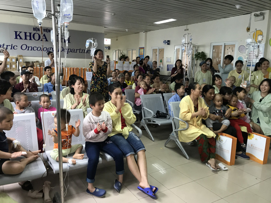 Gần 70 em nhỏ đã được hòa mình vào những điệu múa, tiết mục văn nghệ sâu lắng Gần 70 em nhỏ đã được hòa mình vào những điệu múa, tiết mục văn nghệ sâu lắng