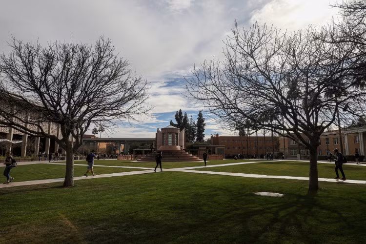 Virus corona hoành hành: Nỗi sợ hãi “xâm chiếm” các trường đại học ở Mỹ