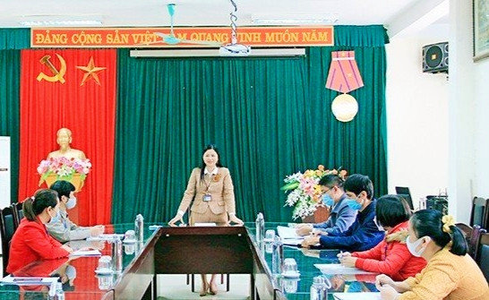 Toàn cảnh buổi họp chuyên môn của thầy Tuấn và đồng nghiệp. Toàn cảnh buổi họp chuyên môn của thầy Tuấn và đồng nghiệp.