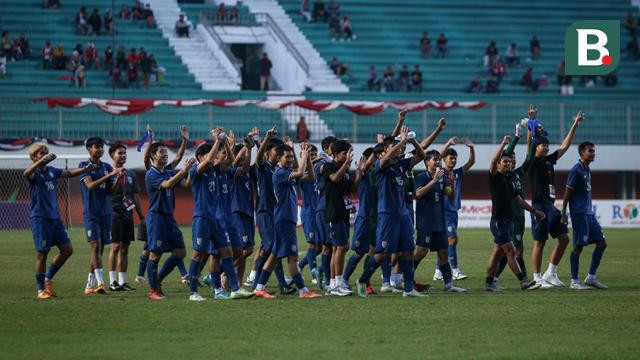 Các thủ U16 Thái Lan mừng chiến thắng 3-0 trước Myanmar ở trận tranh hạng ba. Các thủ U16 Thái Lan mừng chiến thắng 3-0 trước Myanmar ở trận tranh hạng ba.
