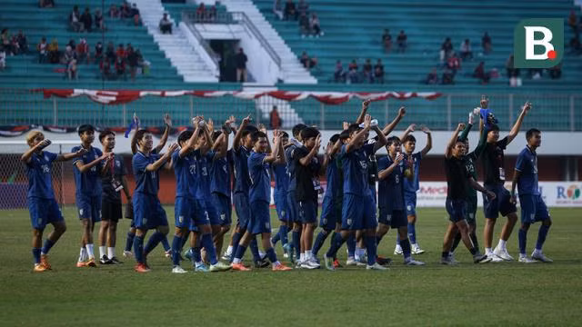 Các thủ U16 Thái Lan mừng chiến thắng 3-0 trước Myanmar ở trận tranh hạng ba.