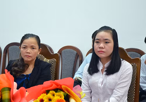 nguoi-me-hien-than-cuu-con-gai