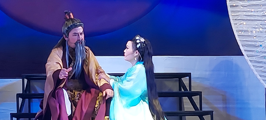 Một cảnh trong vở 'Khúc tiên chúa – Phượng múa trời Nam' của Đoàn Hoa Mai, Nhà hát Cải lương Hà Nội. Ảnh: Bình Thanh. Một cảnh trong vở 'Khúc tiên chúa – Phượng múa trời Nam' của Đoàn Hoa Mai, Nhà hát Cải lương Hà Nội. Ảnh: Bình Thanh.