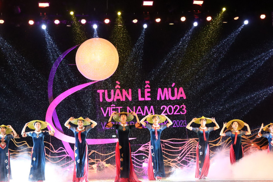 Tác phẩm &apos;Trúp mèng lai&apos; do Nguyễn Chiến Thắng biên đạo. Ảnh: Thanh Hoa.