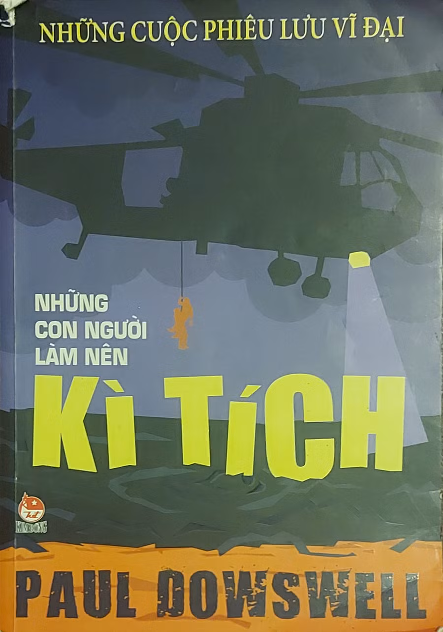 Cuốn sách 'Những con người làm nên kì tích' viết nên những câu chuyện về các 'người hùng' làm 'rung động tới hàng triệu con tim'. Ảnh: Tấn Quyết Cuốn sách 'Những con người làm nên kì tích' viết nên những câu chuyện về các 'người hùng' làm 'rung động tới hàng triệu con tim'. Ảnh: Tấn Quyết