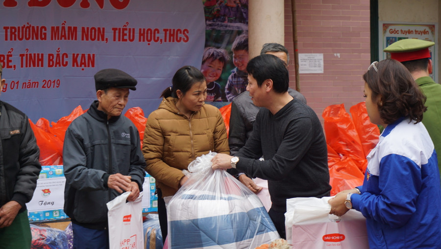 Mang mùa đông ấm áp cho bản nghèo