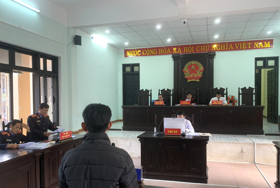 Bị cáo Trần Văn Hiền tại phiên tòa. Bị cáo Trần Văn Hiền tại phiên tòa.