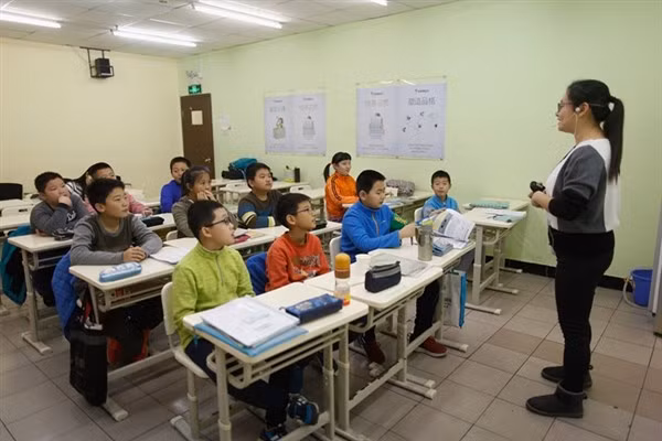 Trẻ em Trung Quốc học thêm từ rất sớm.