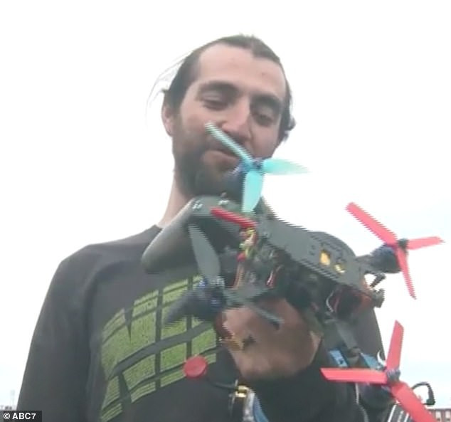 Người đàn ông may mắn khi thoát chết.