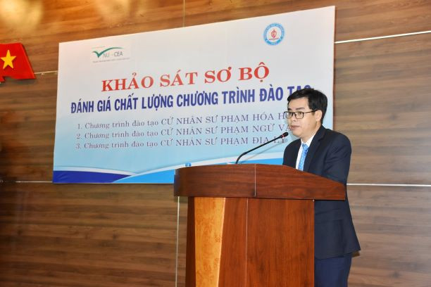 PGS.TS. Nguyễn Thành Nhân báo cáo quá trình tự đánh giá chương trình đào tạo của Trường PGS.TS. Nguyễn Thành Nhân báo cáo quá trình tự đánh giá chương trình đào tạo của Trường
