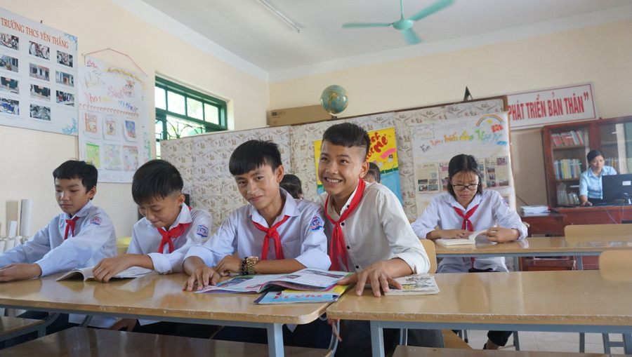 HS trong thư viện trường học (ảnh Trịnh Huyền)