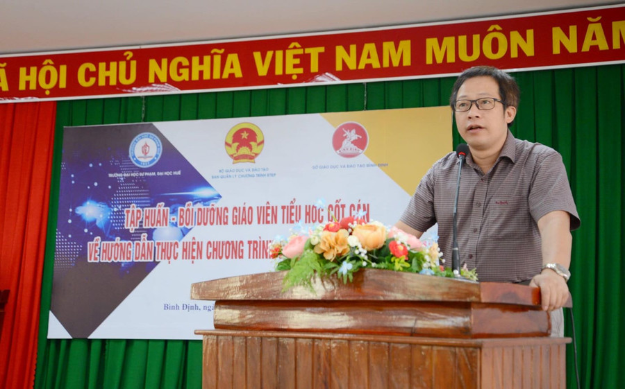 PGS.TS. Lê Anh Phương phát biểu khai mạc và báo cáo chương trình giáo dục phổ thông tổng thể. PGS.TS. Lê Anh Phương phát biểu khai mạc và báo cáo chương trình giáo dục phổ thông tổng thể.
