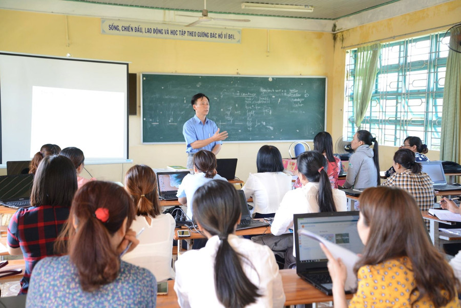 GV tham gia tập huấn, bồi dưỡng mô-đun đầu tiên về hướng dẫn thực hiện chương trình GDPT 2018.