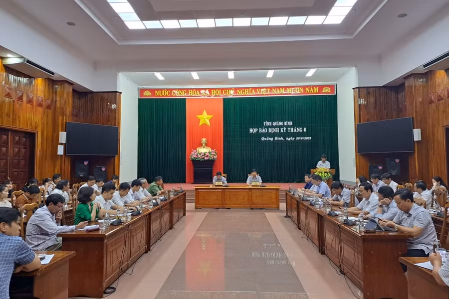 Tỉnh Quảng Bình tổ chức họp báo thông tin về công tác chuẩn bị cho kỳ thi tốt nghiệp THPT năm 2023. (Ảnh: Đ.T).