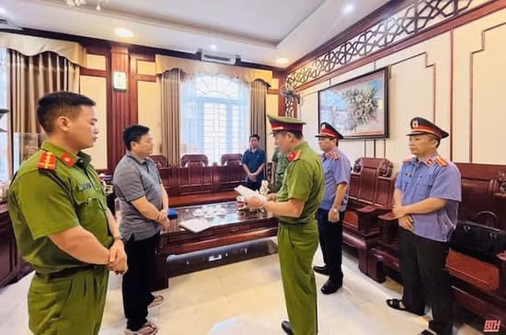 Ông Đinh Xuân Hướng, Bí thư Huyện ủy Như Thanh bị bắt tạm giam vì liên quan đến sai phạm của dự án Hạc Thành Tower.