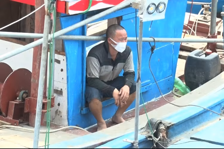 Nghệ An: Tàu thuyền nằm bờ do giá xăng dầu tăng cao ảnh 1