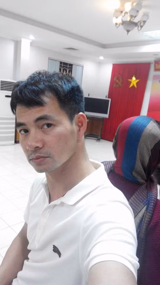 "Nam Tào" Xuân Bắc "tự sướng" trong lúc làm việc.