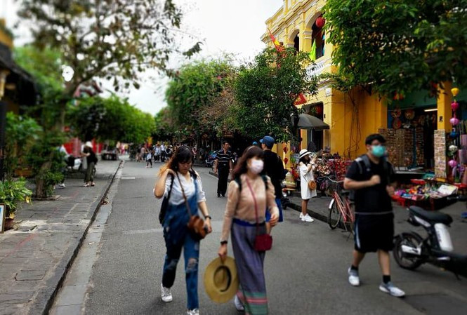 Hội An cách ly 33 người bay cùng chuyến với cô gái nhiễm Covid-19