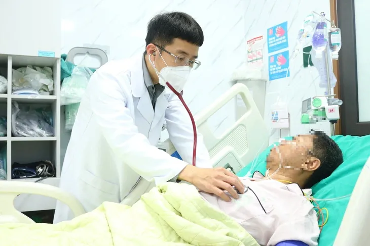Bệnh nhân đột quỵ cấp cứu tại Bệnh viện Bạch Mai. Ảnh: BVCC