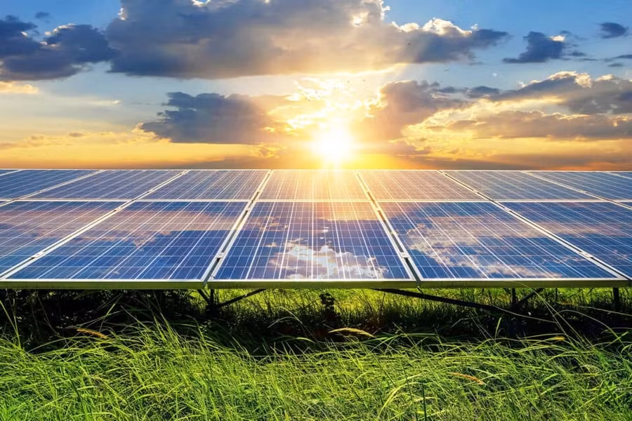 Năng lượng mặt trời luôn có sẵn để khai thác.