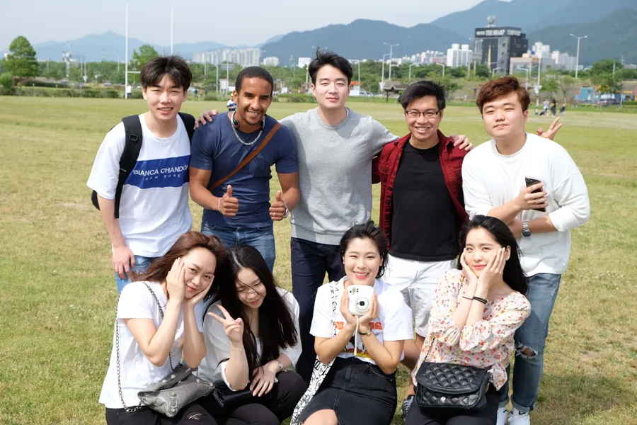 Sinh viên nước ngoài theo học tại Hàn Quốc.