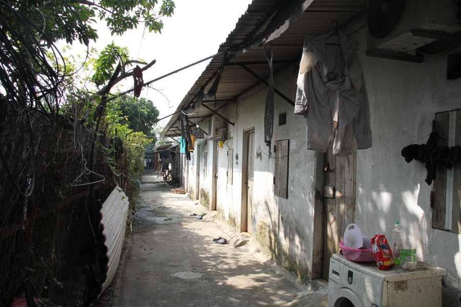 Nhiều công nhân sinh sống tại dãy trọ của gia đình bà Hiền bị ảnh hưởng do thiếu việc làm.