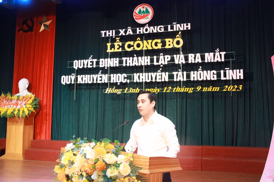 Bí thư Thị ủy Hồng Lĩnh Lê Thành Đông phát biểu tại buổi Lễ.