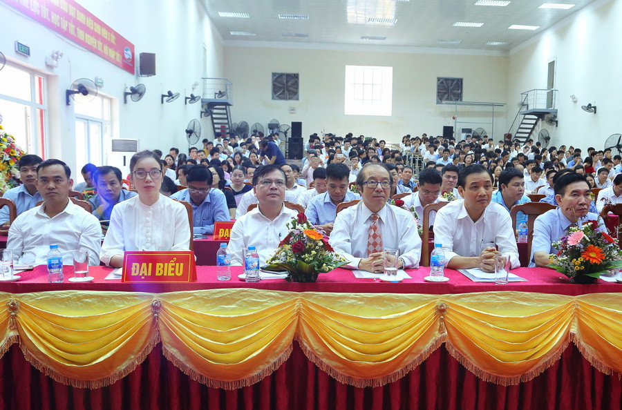 Các đại biểu tham dự buổi lễ. Ảnh: Việt Hà