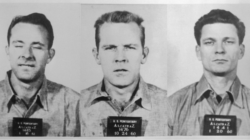 (Từ trái sang phải) John Anglin, Frank Anglin và Frank Morris. (Từ trái sang phải) John Anglin, Frank Anglin và Frank Morris.