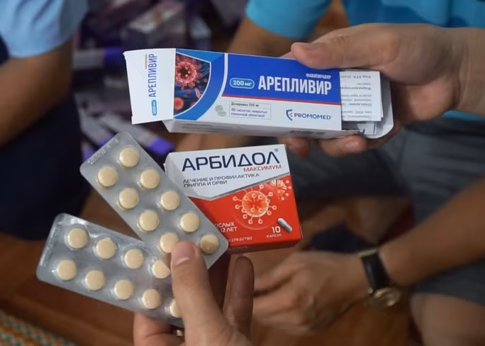 Thuốc được quảng cáo trị Covid-19 không rõ nguồn gốc bị cơ quan chức năng thu giữ. Ảnh: Bộ Y tế.