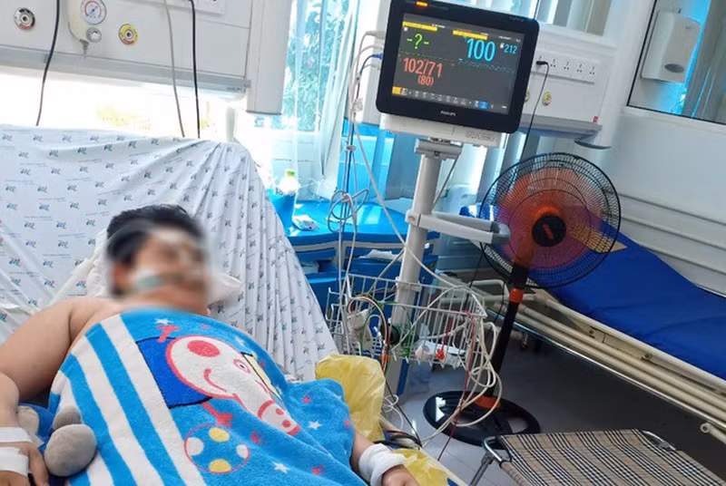 Bệnh nhi được điều trị tích cực tại bệnh viện. Ảnh: BV.