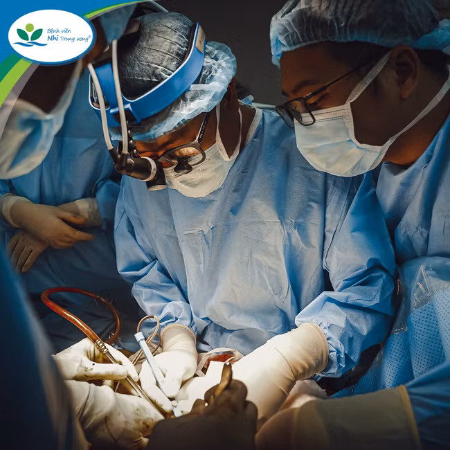 Ca phẫu thuật ghép gan cho bé trai 9 tháng tuổi do các bác sĩ Bệnh viện Nhi Trung ương thực hiện. Ảnh: Lê Hiếu.