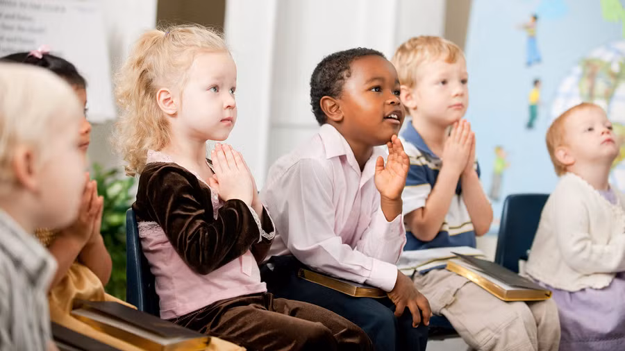 Trường Chúa nhật dạy trẻ em những bài học nhân văn, tốt đẹp về cuộc sống. Ảnh minh họa