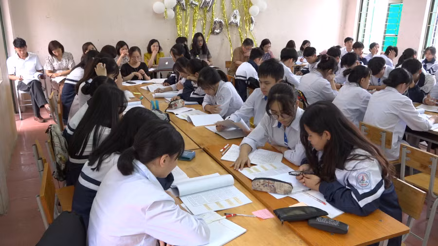 Thực nghiệm Ngữ văn 10 tại Trường THPT Lương Sơn, Hòa Bình. Ảnh: ITN