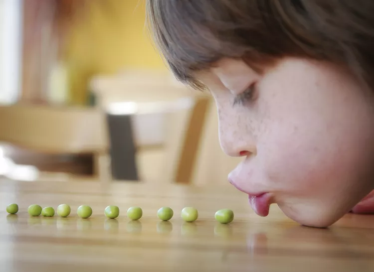 Cha mẹ nên hạn chế nói về việc ăn kiêng nếu đang áp dụng chế độ ăn như vậy. Ảnh minh họa