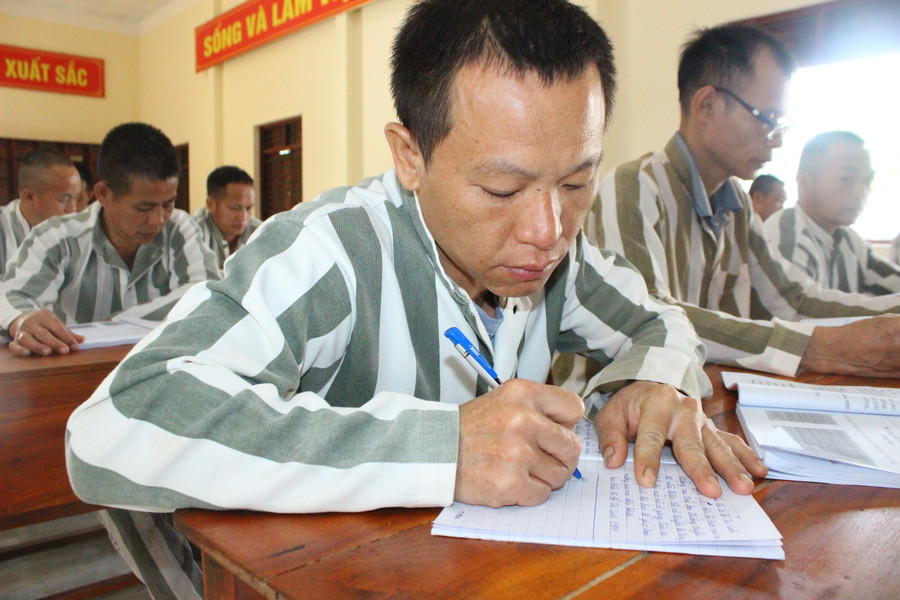 Lớp học có 70 học sinh chia làm 2 nhóm lớp, trong đó phần lớn &apos;học sinh&apos; là người đồng bào dân tộc thiểu số.