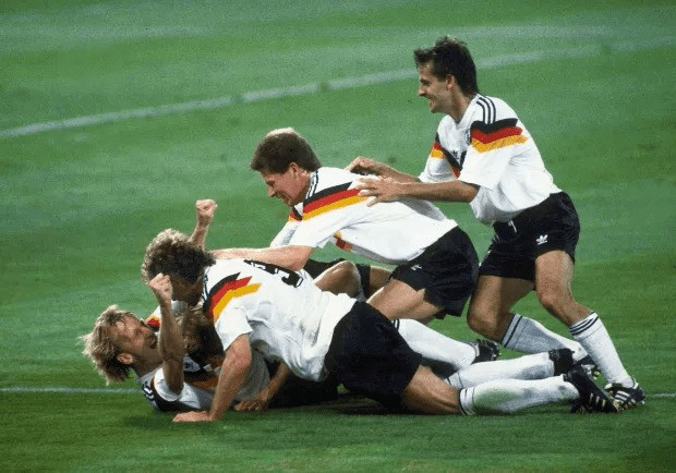 Hậu vệ đa năng ghi bàn thắng quyết định ở chung kết World Cup 1990. Hậu vệ đa năng ghi bàn thắng quyết định ở chung kết World Cup 1990.