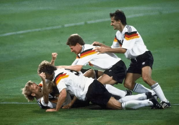 Hậu vệ đa năng ghi bàn thắng quyết định ở chung kết World Cup 1990.