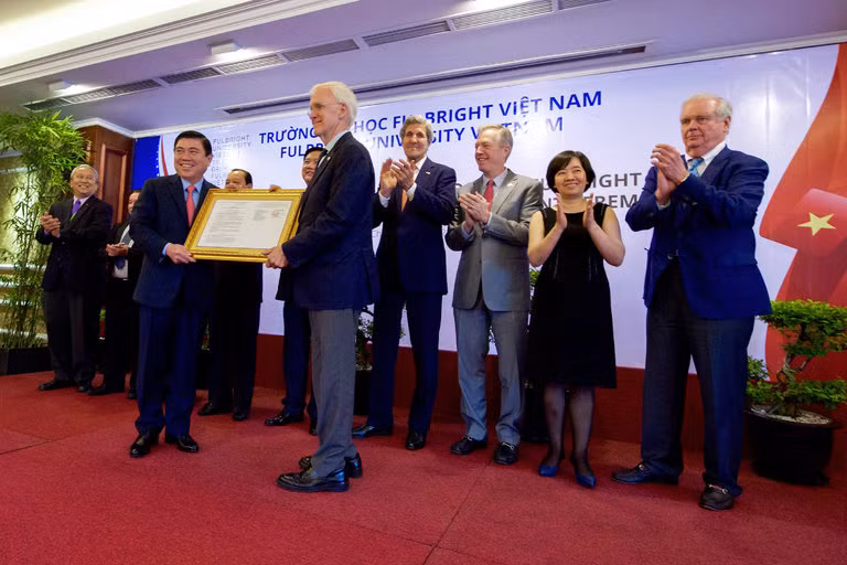 Báo New York Times viết về vụ tranh cãi Bob Kerrey