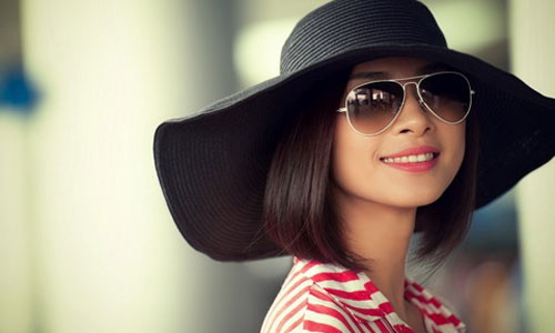 Lý do bạn nhất định phải có một chiếc kính râm trong mùa hè này - Ảnh 2 Lý do bạn nhất định phải có một chiếc kính râm trong mùa hè này - Ảnh 2