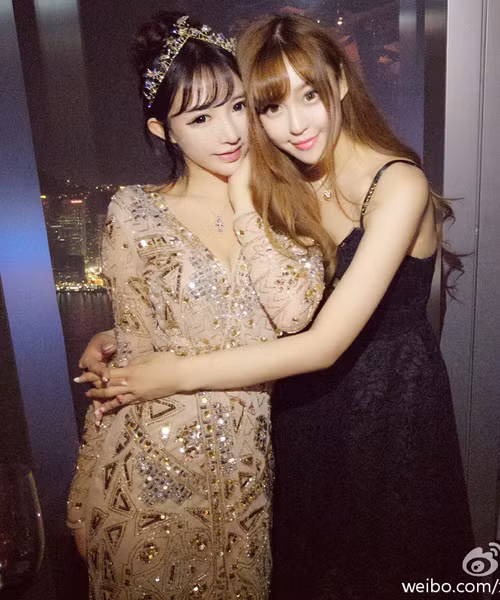 buc-anh-11-hot-girl-mat-giong-nhau-bi-che-nhao-1