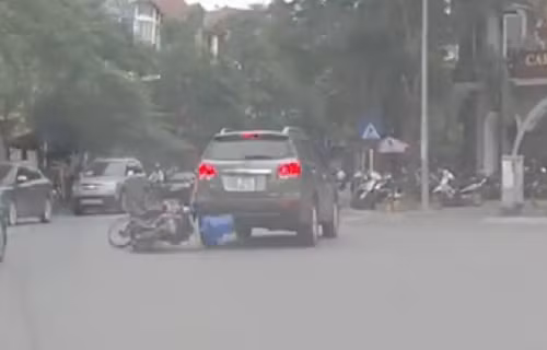 hai-thanh-nien-danh-vong-treu-canh-sat-tren-cao-toc-di-da-lat-2