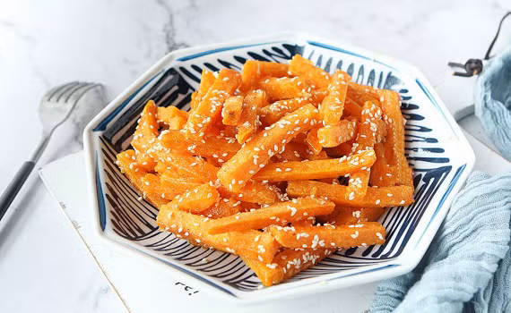 Khoai lang chứa nhiều chất Beta carotene có khả năng bảo vệ cơ thể khỏi những tác nhân gây ung thư. Ảnh minh họa.