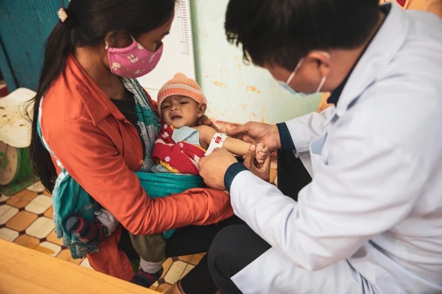 Việt Nam cần có một khung pháp lý cụ thể quy định việc điều trị bệnh. Ảnh: UNICEF Việt Nam cung cấp.