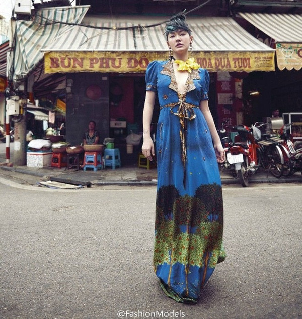 Từ Hy Đệ chụp ảnh tại cầu Long Biên và phố cổ Hà Nội ảnh 4