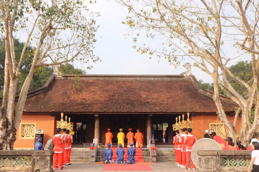 Sau lễ rước, huyện Hương Sơn đã tổ chức dâng lễ tế Hải Thượng Lãn Ông nhân kỷ niệm 233 năm ngày mất Đại danh y Lê Hữu Trác. (Ảnh: Bích Hường)